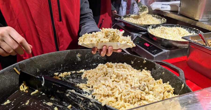 Vienna: Christmas Market Food and Drinks Tour - Glühwein, Punsch, and non-alcoholic choices