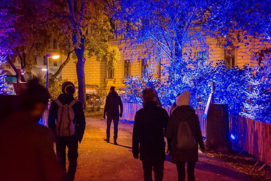 Vienna: Christmas Markets Tour - The walking distance and winter conditions