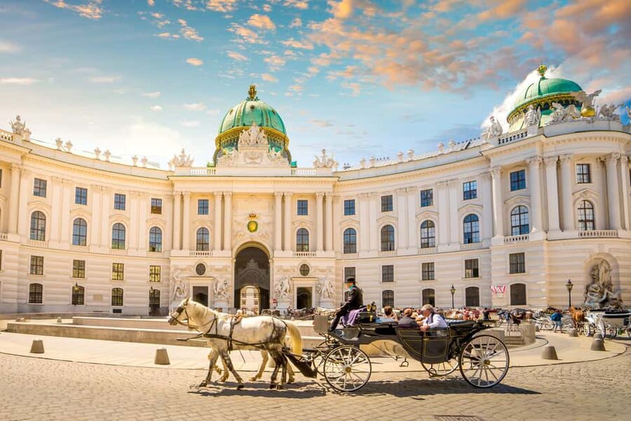 Vienna: Christmas Photoshoot with a Pro Photographer - The Art Nouveau pause at Ankeruhr