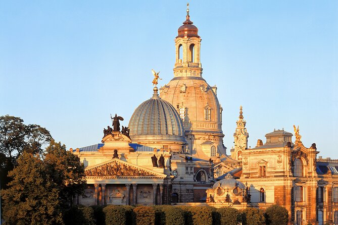 Walking Tour of Historic Dresden with a Christmas Touch. Small group tour. - How the guiding affects the experience
