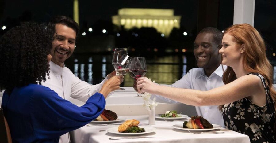 Washington DC: Christmas Eve Gourmet Brunch or Dinner Cruise - What the brunch buffet actually offers