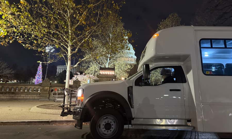 Washington, DC: Christmas Tree & Holiday Lights Bus Tour - What this Washington holiday tour is really like