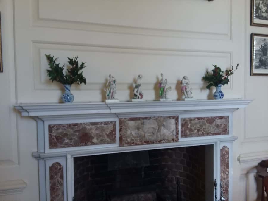 Williamsburg: Christmastime in Virginia Walking Tour - Christmas Begins at Duke of Gloucester and Palace Green