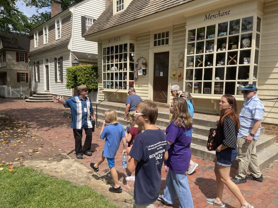 Williamsburg: Christmastime in Virginia Walking Tour - Understanding 18th-Century Christmas in Virginia