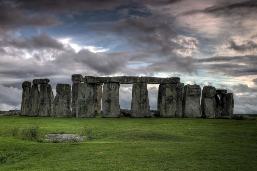 Windsor, Bath, Stonehenge & Salisbury with Christmas Lunch - Christmas lunch with the practical details covered
