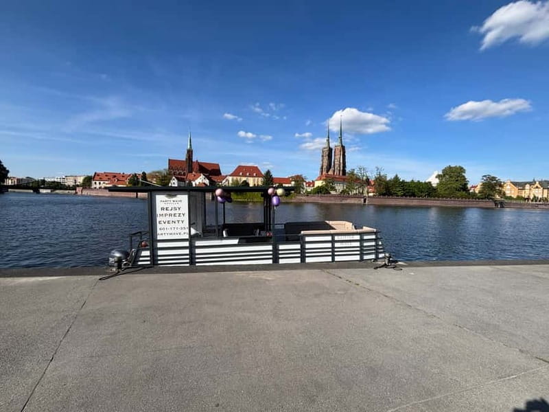 Wroclaw: Private 1h Christmas River Cruise - Booking, cancellation, and confirmation details