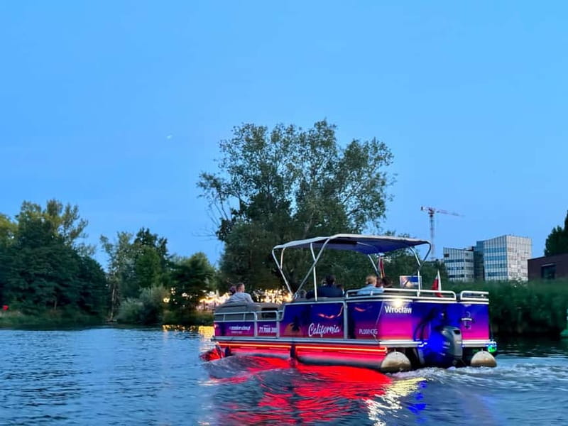 Wroclaw: Ticket for Old Town Christmas Cruise by Heated Ship - Who will enjoy this boat ride most?