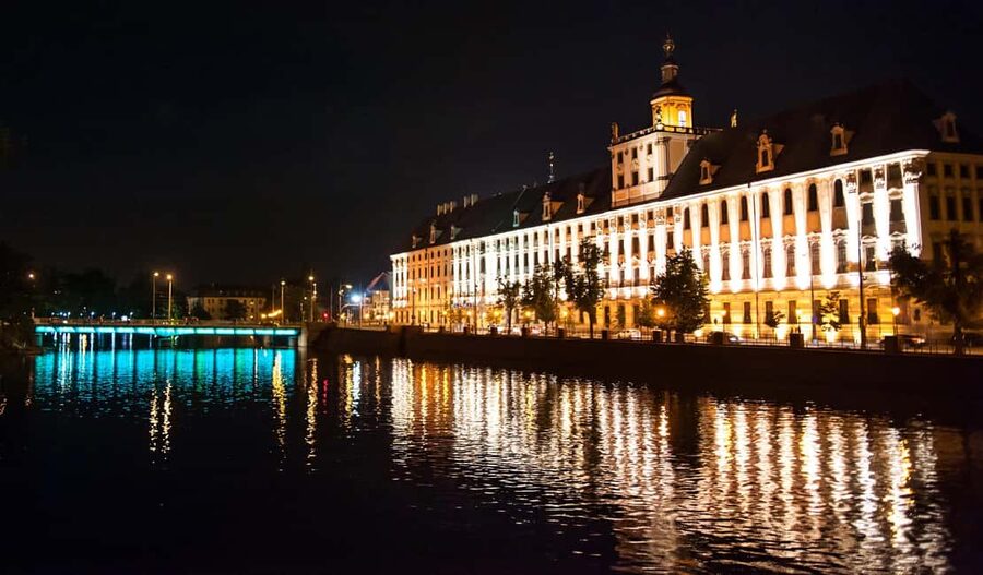 Wroclaw: Ticket for Old Town Christmas Cruise by Heated Ship - Inside the heated 12-passenger boat