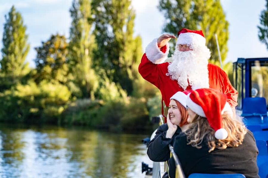 York: Festive River Cruise With Mulled Wine & Mince Pie - The Cruise Begins With a Choice of Warm Drinks