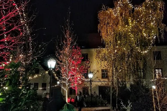 Zagreb guided walking Christmas market tour with food tasting - Starting at Ban Jelačić Square